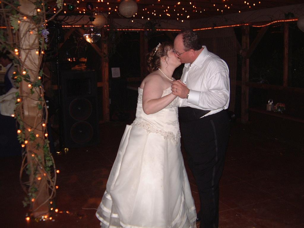2003/10(Oct)/03(Urbik-Wedding)/1024x768_2003-10-05 22-36-46.JPG
